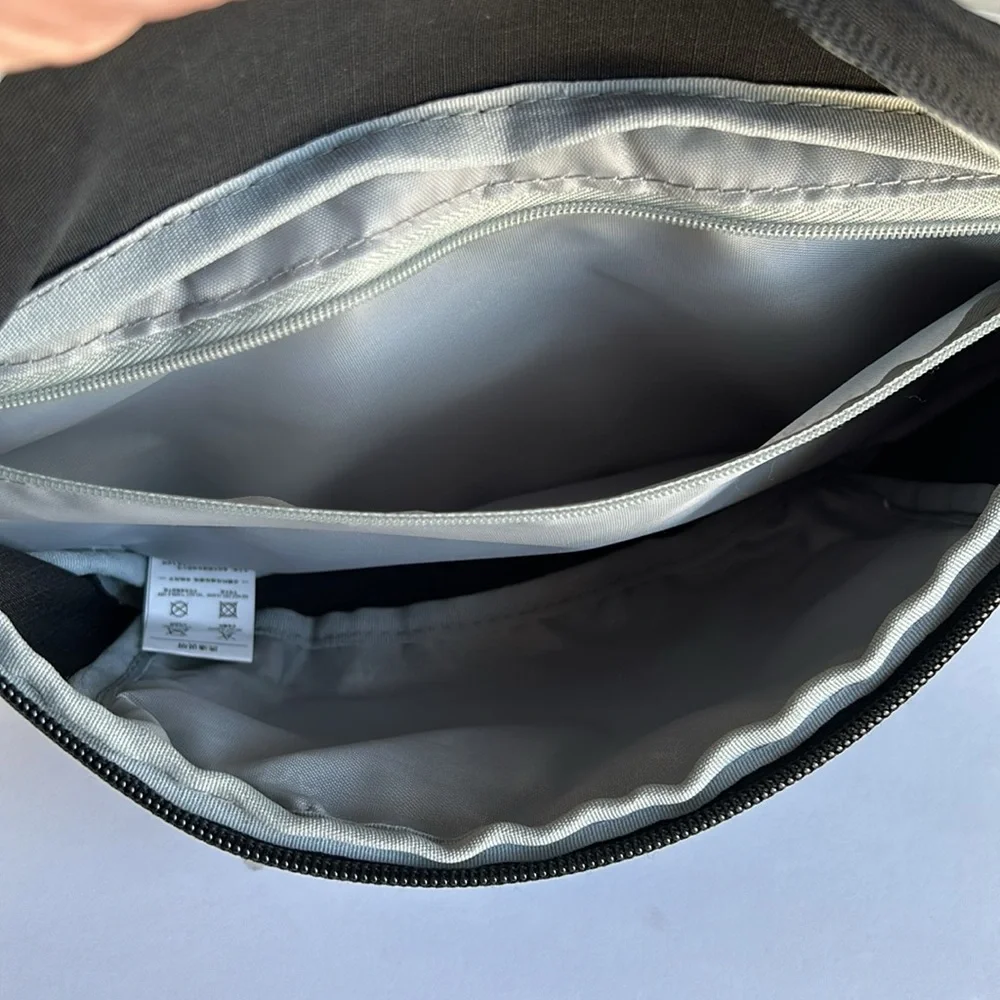 NWOT TINYAT Fanny Pack Crossbody Bag in Black